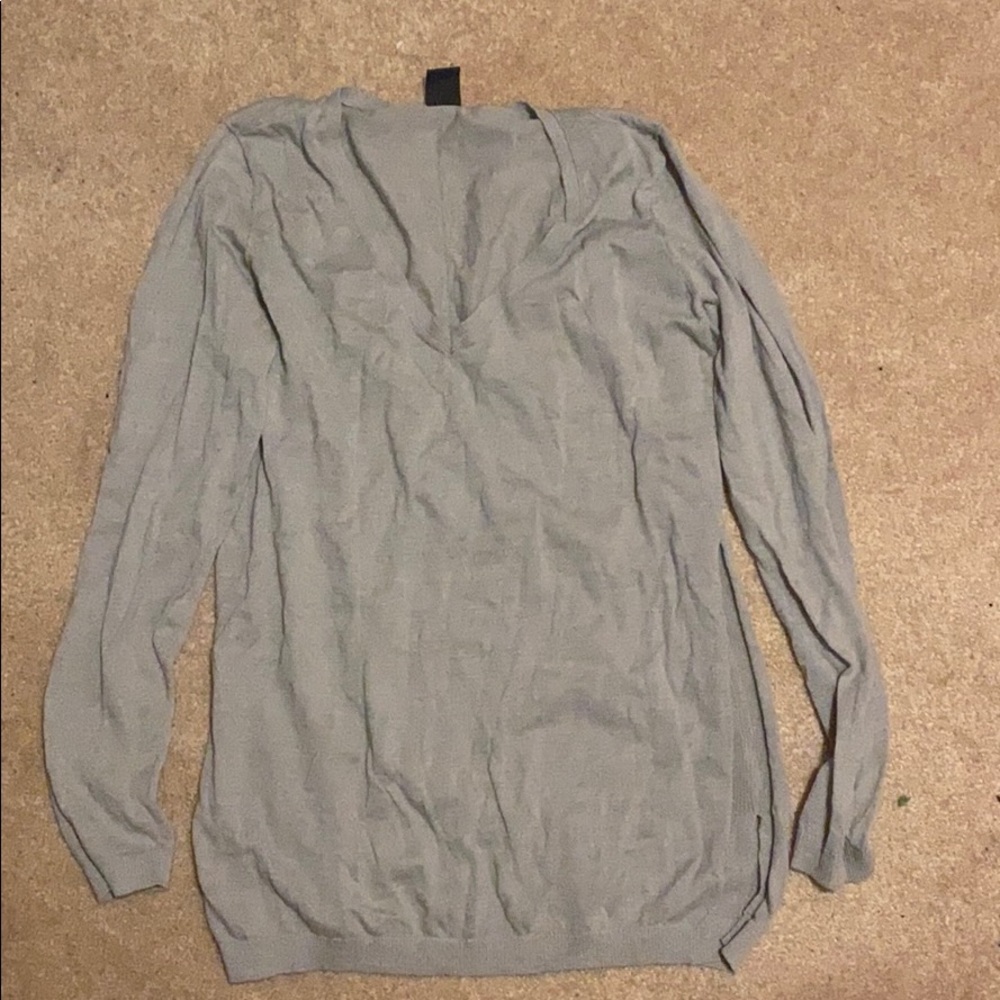 Lightweight vneck sweater